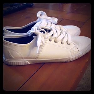 White Nautica bobos, size 8